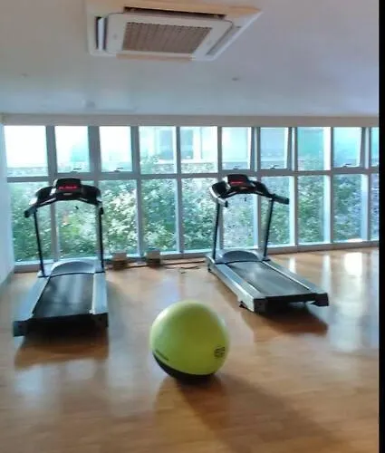 Uptown Bgc - Simple & Elegant Apartment *